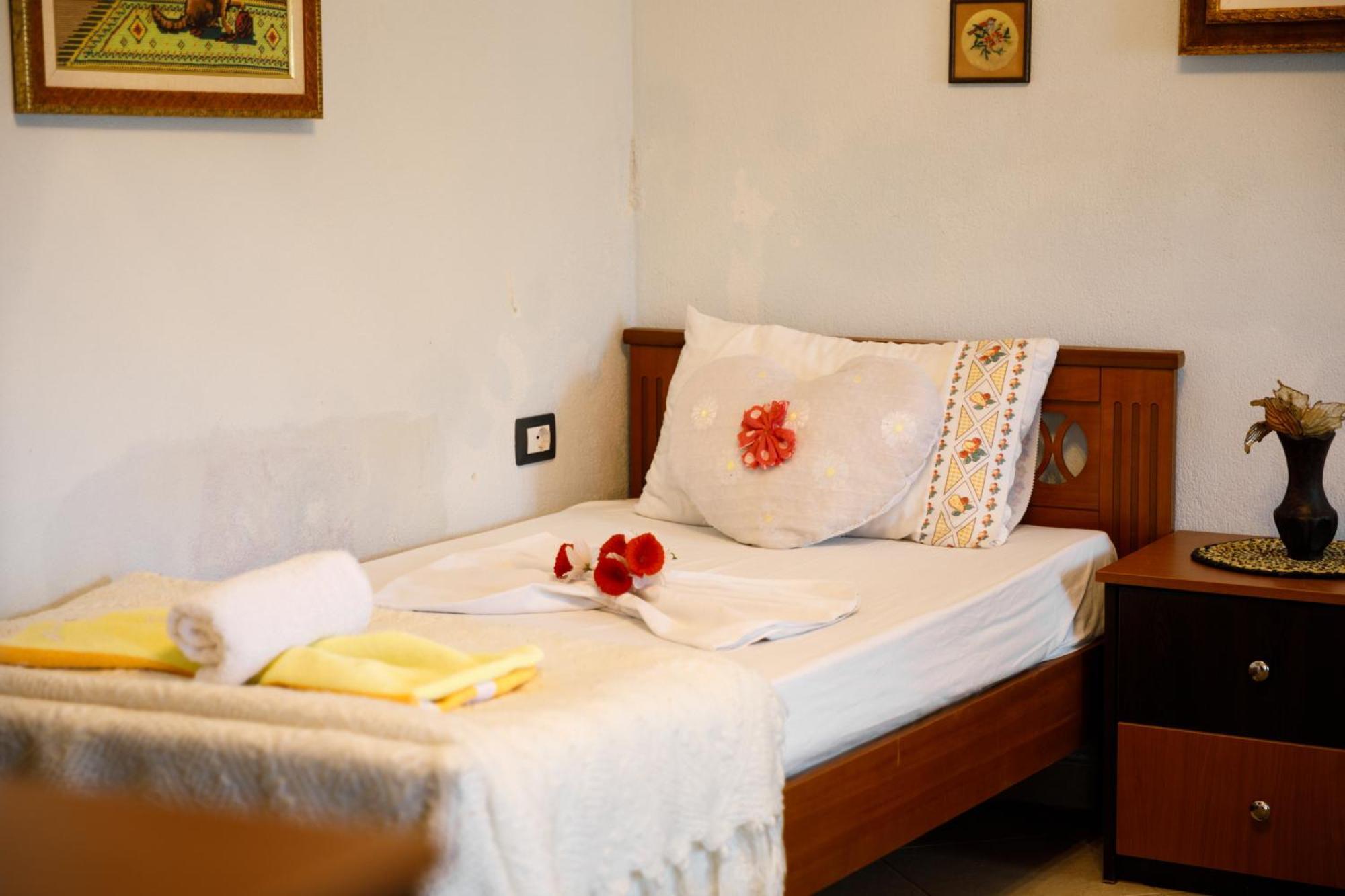 Leka Guesthouse Gjirokaster Exterior photo